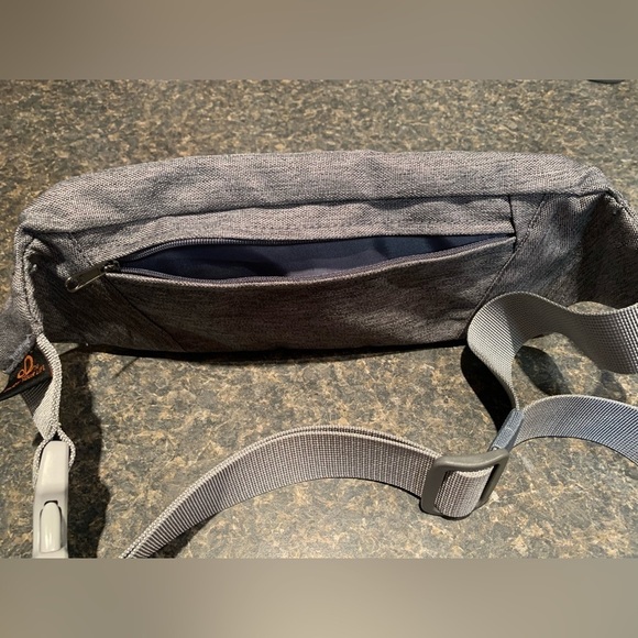 Waterfly Fanny Pack - Slim Design - would be great for jogging. - Picture 2 of 5